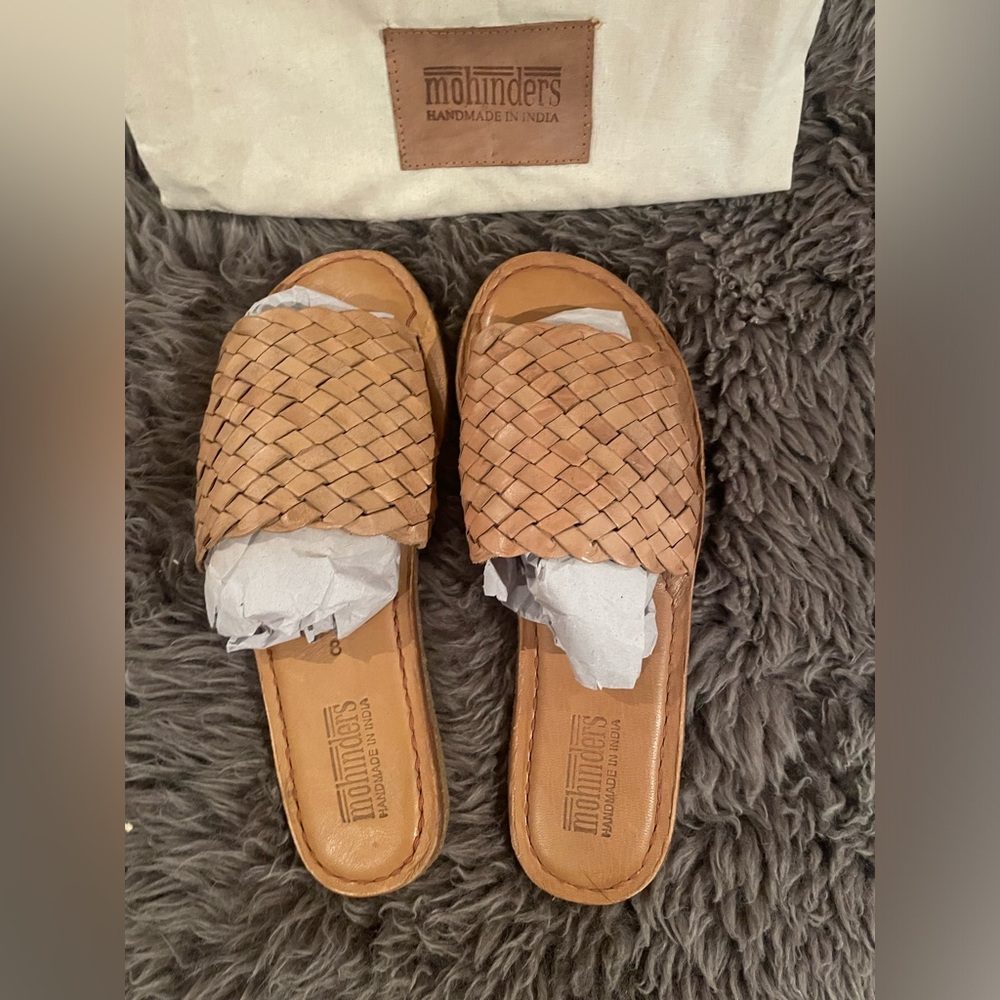 New Mohinders slides in tan, size 8
